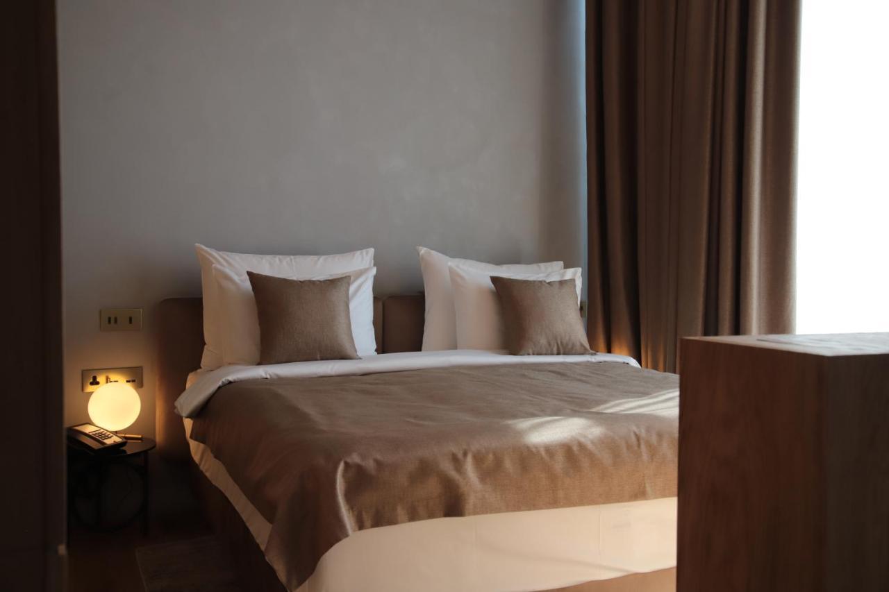 The Veil Hotel Akmola Esterno foto A bedroom at the hotel